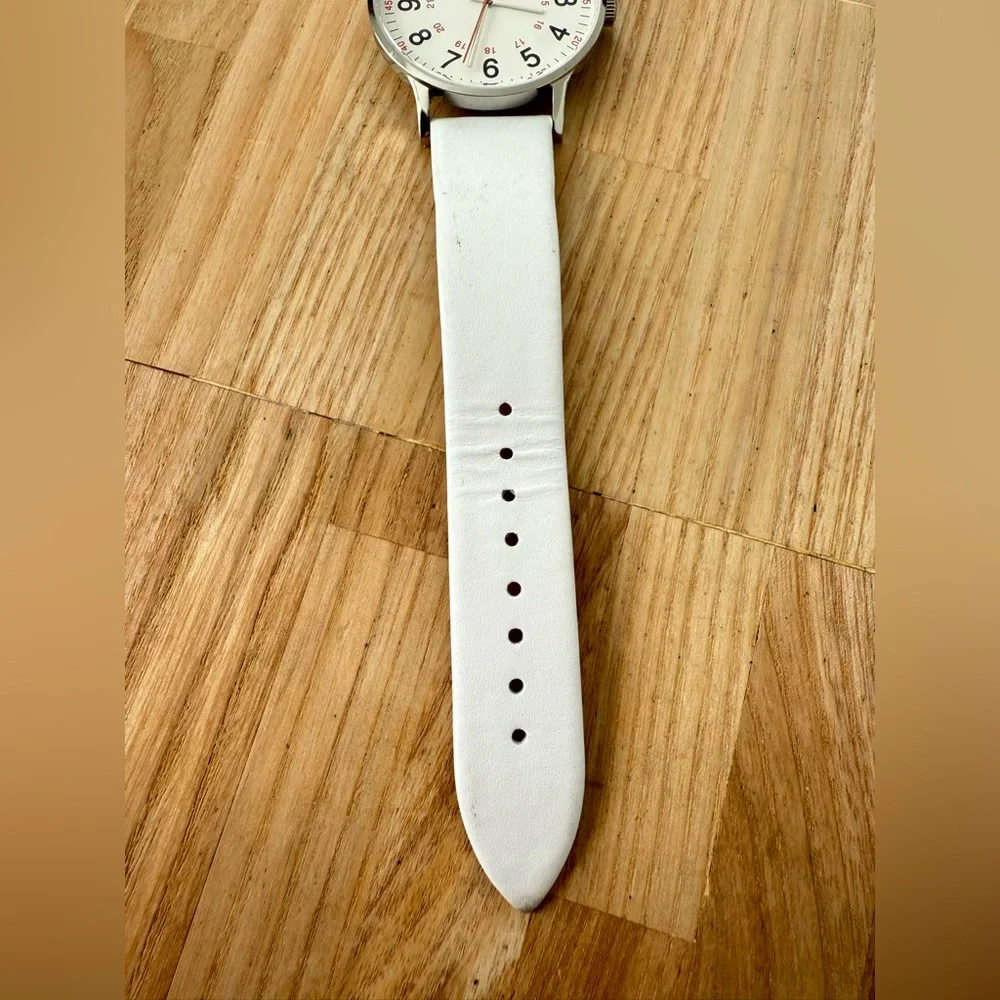 VAVC men’s silver tone white leather watch NEW BATTERY